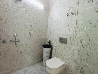 Bathroom Image of 1200 Sq.ft 2 BHK Builder Floor for rent in Vivek Vihar New Delhi for Rs. 35000