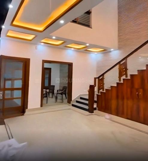 Trikuta Nagar Main Image 1