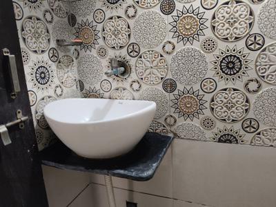 Bathroom Image of 700 Sq.ft 1 BHK Apartment / Flat for rent in Abhinav Saakar Splendora II, Sama Savli Vadodara for Rs. 10001