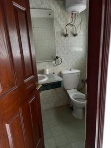 Bathroom Image of 1833 Sq.ft 3 BHK Builder Floor for rent in South City 1 Floors, Sector 41 Gurgaon for Rs. 59999
