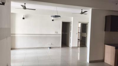 Living Room Image of 1350 Sq.ft 3 BHK Apartment / Flat for sale in Panchsheel Wellington, Crossings Republik Ghaziabad for Rs. 10000000