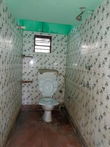 Common Bathroom Image of 800 Sq.ft 2 BHK Builder Floor for rent in Tollygunge Kolkata for Rs. 10000