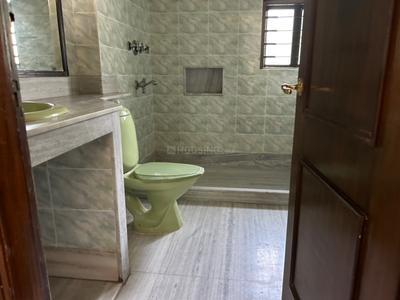 Bathroom Image of 3875 Sq.ft 4 BHK Apartment / Flat for rent in Raghu Estates, Alipore Kolkata for Rs. 250000