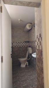 Bathroom Image of 800 Sq.ft 2 BHK Apartment / Flat for rent in Halasuru Bengaluru for Rs. 22000