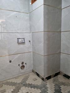 Common Bathroom Image of 810 Sq.ft 3 BHK Apartment / Flat for sale in G3 Builder Floor 1, Dwarka Mor New Delhi for Rs. 6000000