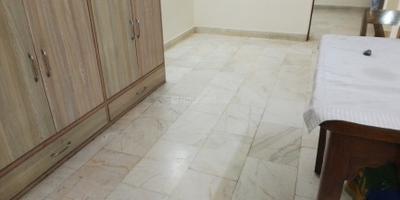 Bedroom Image of 450 Sq.ft 1 BHK Builder Floor for rent in RWA Chittaranjan Park Block B, Chittaranjan Park New Delhi for Rs. 28500
