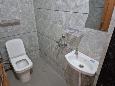 Bathroom Image of 400 Sq.ft 1 BHK Builder Floor for rent in Mahalakshmi Nagar Indore for Rs. 16500