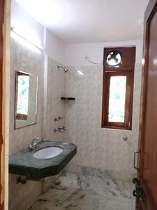 Common Bathroom Image of 1700 Sq.ft 3 BHK Apartment / Flat for rent in Jhelum Arorvansh Apartments, Sector 5 Dwarka New Delhi for Rs. 52000