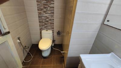 Bathroom Image of 650 Sq.ft 1 BHK Builder Floor for rent in Chittaranjan Park New Delhi for Rs. 35000