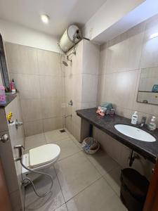 Bathroom Image of 400 Sq.ft 1 RK Apartment / Flat for rent in Amanora Neo Towers, Hadapsar Pune for Rs. 25000