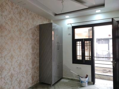 Bedroom Image of 850 Sq.ft 2 BHK Builder Floor for sale in Shalimar Bagh New Delhi for Rs. 10100000