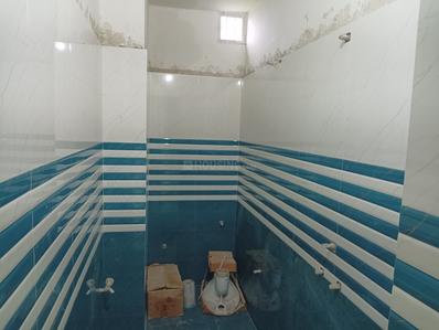 Bathroom Image of 150 Sq.ft 1.5 BHK Independent House for rent in Ramkrishan Nagar Patna for Rs. 7500