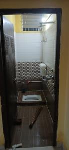Bathroom Image of 700 Sq.ft 2.5 BHK Apartment / Flat for rent in Sikandar Kampoo Gwalior for Rs. 7500