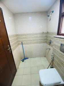 Bathroom Image of Urbanroomz Girls PG Nrby Unitech CyberPark in Sector 46, Gurgaon
