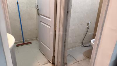 Bathroom Image of 490 Sq.ft 1 BHK Apartment / Flat for rent in RG Residency, Sector 120 Noida for Rs. 25000