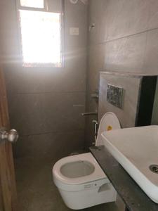 Skylark Apartments Common Bathroom 4