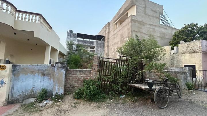 Sanjay Colony  Main Image 1