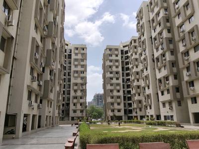 Building Image of 1000 Sq.ft 2 BHK Apartment / Flat for sale in Vaishno Devi Circle Ahmedabad for Rs. 5400000