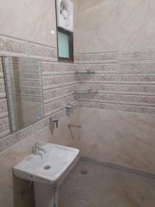 Bathroom Image of 1000 Sq.ft 2 BHK Builder Floor for rent in Preet Vihar New Delhi for Rs. 25000