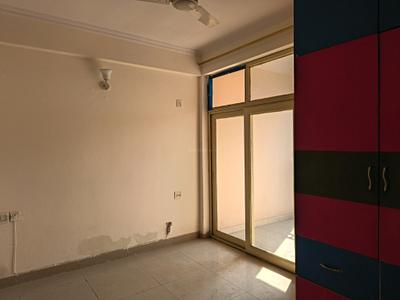 Bedroom Image of 1350 Sq.ft 3 BHK Apartment / Flat for rent in Mahagun Mosaic, Vaishali Ghaziabad for Rs. 30000