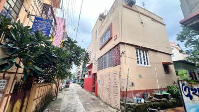 Building Image of 1200 Sq.ft 4 BHK Independent House for rent in Gupta House, South Dum Dum Kolkata for Rs. 100000