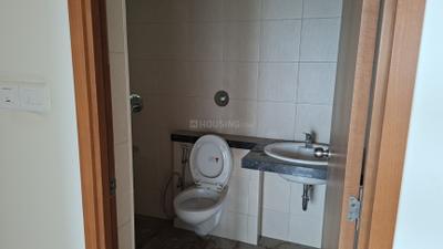 Bathroom Image of 1000 Sq.ft 2 BHK Apartment / Flat for rent in Sobha Dream Heights, Gujarat International Finance Tec City Gandhinagar for Rs. 45000