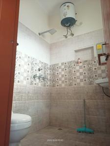 Bathroom Image of 1000 Sq.ft 2 BHK Builder Floor for rent in Kharar Mohali for Rs. 13500