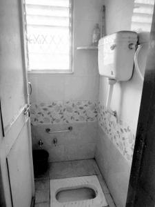 Bathroom Image of 800 Sq.ft 1 BHK Apartment / Flat for sale in Ganesh Peth Pune for Rs. 5700000