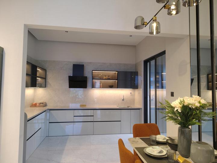 Rahul Downtown Main Image 1