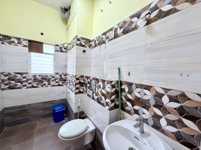 Bathroom Image of 2077 Sq.ft 3 BHK Apartment / Flat for rent in New Alipore Kolkata for Rs. 62000