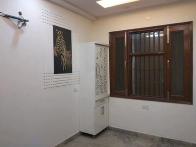Bedroom Image of 950 Sq.ft 3 BHK Builder Floor for sale in Shalimar Bagh New Delhi for Rs. 16200000