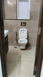 Bathroom Image of 1200 Sq.ft 2.5 BHK Apartment / Flat for sale in Smartworld Orchard, Sector 61 Gurgaon for Rs. 20000000