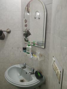 Bathroom Image of 1000 Sq.ft 2 BHK Builder Floor for rent in Sector 56 Gurgaon for Rs. 38000