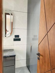 Bathroom Image of 2850 Sq.ft 4 BHK Builder Floor for sale in DLF Phase 2 Gurgaon for Rs. 47000000