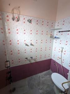 Bathroom Image of 550 Sq.ft 1 BHK Independent House for rent in Periyakollappatty Salem for Rs. 9000