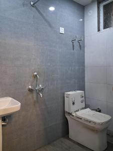 Common Bathroom Image of 1050 Sq.ft 2 BHK Apartment / Flat for sale in  Ridhi Apartment , Sector 104 Noida for Rs. 4250000