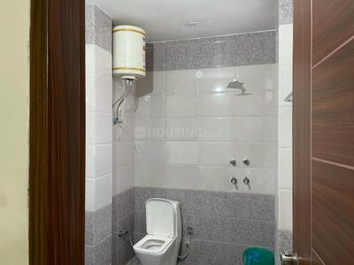 Bathroom Image of 2852 Sq.ft 2 BHK Builder Floor for rent in Sector 46 Gurgaon for Rs. 38000