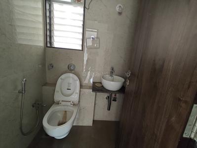 Bathroom Image of 1250 Sq.ft 3 BHK Apartment / Flat for rent in Vile Parle West Mumbai for Rs. 160000
