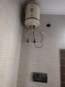 Bathroom Image of 1700 Sq.ft 2 BHK Independent House for rent in Sector 30 Noida for Rs. 36000