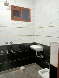 Bathroom Image of 850 Sq.ft 2 BHK Builder Floor for sale in Shalimar Bagh New Delhi for Rs. 9500000