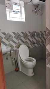 Bathroom Image of 600 Sq.ft 1 BHK Apartment / Flat for rent in Halasuru Bengaluru for Rs. 30000