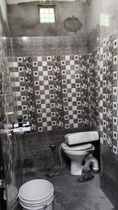 Bathroom Image of 700 Sq.ft 2 BHK Independent House for rent in Mandoli New Delhi for Rs. 10000