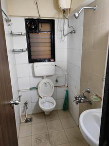 Bathroom Image of 665 Sq.ft 2 BHK Apartment / Flat for rent in Runwal Pearl Apartments, Thane West Thane for Rs. 32000