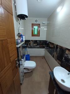 Bathroom Image of 999 Sq.ft 3 BHK Apartment / Flat for sale in Shahdara New Delhi for Rs. 8000000
