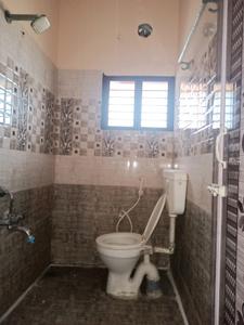 Common Bathroom Image of 1200 Sq.ft 2 BHK Builder Floor for rent in Kamala Nagar Bengaluru for Rs. 17000