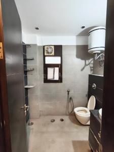 Bathroom Image of 1850 Sq.ft 3 BHK Independent House for rent in Kirti Nagar New Delhi for Rs. 59999