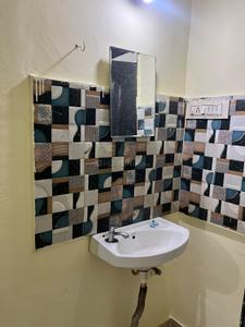 Bathroom Image of 540 Sq.ft 1 BHK Independent House for rent in Kharadi Pune for Rs. 18000