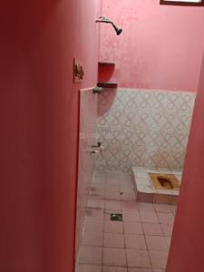 Bathroom Image of 800 Sq.ft 2 BHK Independent House for rent in Kodungaiyur West Chennai for Rs. 11000
