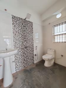 Bathroom Image of 1000 Sq.ft 2 BHK Apartment / Flat for rent in Ulubari Guwahati for Rs. 23000