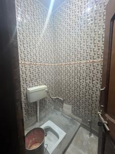 Bathroom Image of 900 Sq.ft 2.5 BHK Builder Floor for rent in Ballabhgarh Faridabad for Rs. 12000